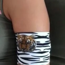 Maat 37-38 Cm - Trendy Bandje Om Je Diabetes Sensor Te Verfraaien En Beschermen - Zebra /Leeuwenkop - Perfecte Elasticiteit -isabelsunique -Silvergear Shop 473x840 2