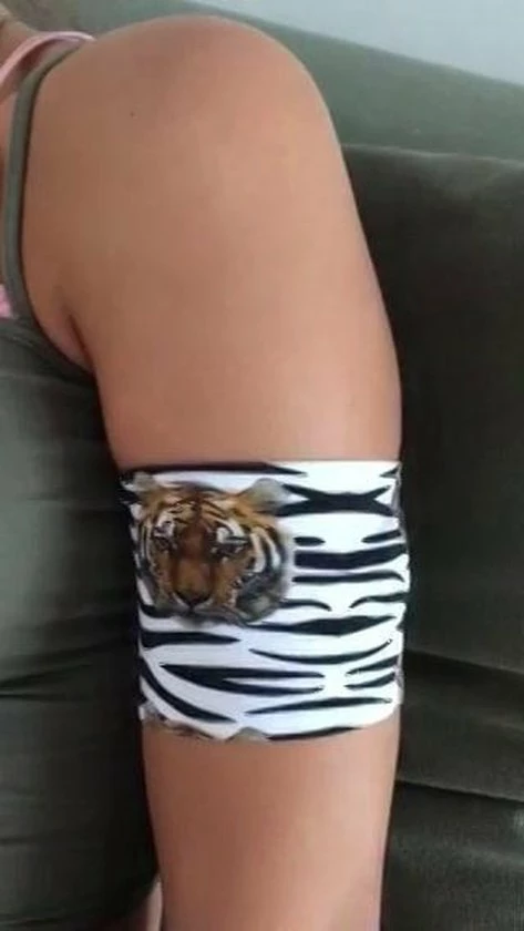 Maat 29-30 Cm - Trendy Bandje Om Je Diabetes Sensor Te Verfraaien En Beschermen - Zebra /Leeuwenkop - Perfecte Elasticiteit -isabelsunique 4 Maat 29-30 Cm - Trendy Bandje Om Je Diabetes Sensor Te Verfraaien En Beschermen - Zebra /Leeuwenkop - Perfecte Elasticiteit -isabelsunique - Afbeelding 2