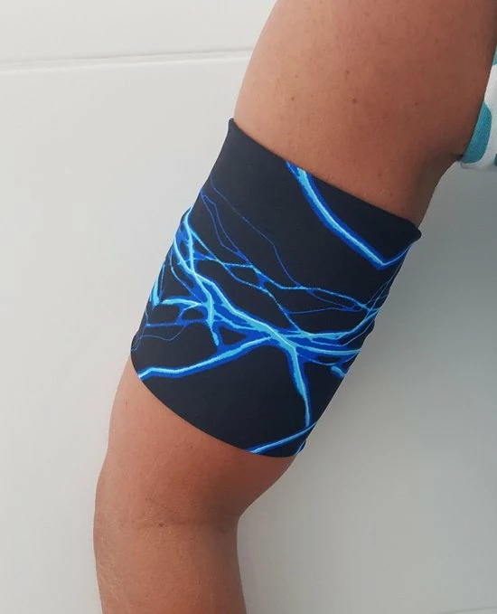 Omnipod-bandjes Lycra Armband Met Lichtflitsen Van 29/30 Cm Ter Bescherming Van De Omnipod Of Sensor Ivm Diabetes, Geschikt Om Mee Te Zwemmen. Beschermt De Sensor Zoals De Freestyle Libre Of De Omnipod 3 Omnipod-bandjes Lycra Armband Met Lichtflitsen Van 29/30 Cm Ter Bescherming Van De Omnipod Of Sensor Ivm Diabetes, Geschikt Om Mee Te Zwemmen. Beschermt De Sensor Zoals De Freestyle Libre Of De Omnipod