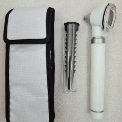 Belux Surgical / Fiber Optic Otoscoop Met LED Verlichting /Met Meerdere Kleuren Beschikbaar Voor Pneumatisch Testen Van Het Trommelvlies